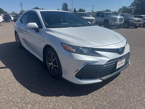 2023 Toyota Camry Hybrid XLE