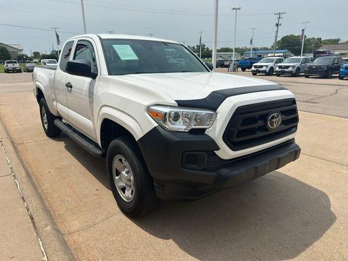 White 2022 Toyota Tacoma SR