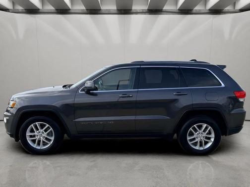 Granite Crystal Metallic Clearcoat 2017 Jeep Grand Cherokee Laredo