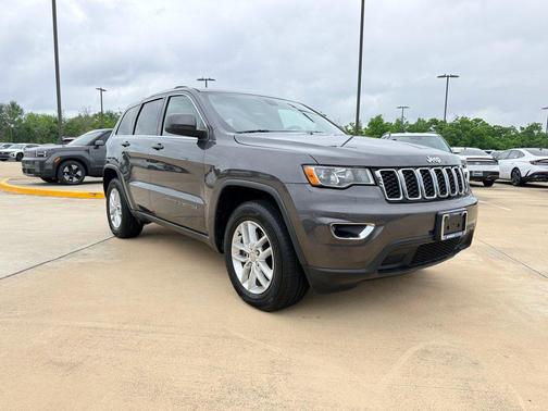 Granite Crystal Metallic Clearcoat 2017 Jeep Grand Cherokee Laredo