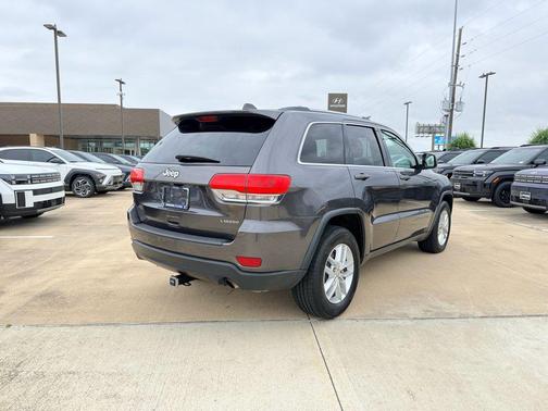 Granite Crystal Metallic Clearcoat 2017 Jeep Grand Cherokee Laredo
