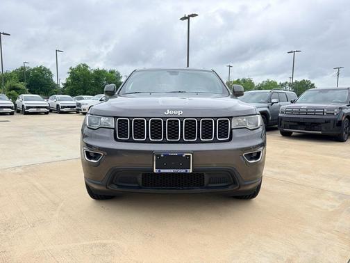 Granite Crystal Metallic Clearcoat 2017 Jeep Grand Cherokee Laredo