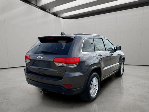Granite Crystal Metallic Clearcoat 2017 Jeep Grand Cherokee Laredo