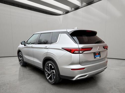 Alloy Silver Metallic 2024 Mitsubishi Outlander SE S-AWC