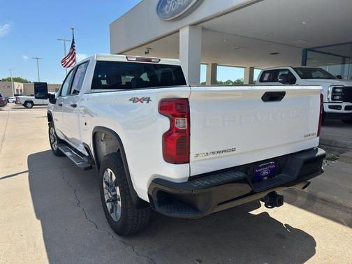 Summit White 2023 Chevrolet Silverado 2500 Custom