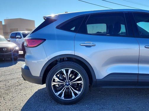 ICED BLUE SILVER METALLIC 2022 Ford Escape SE