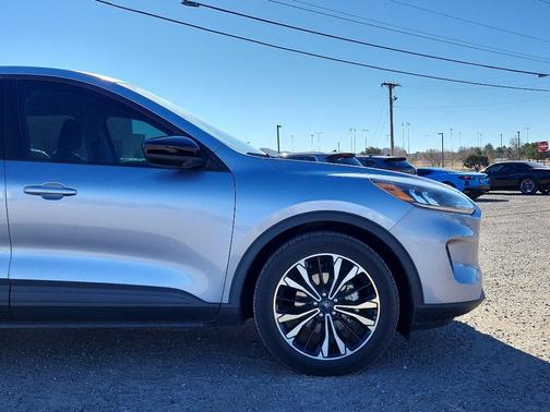 ICED BLUE SILVER METALLIC 2022 Ford Escape SE