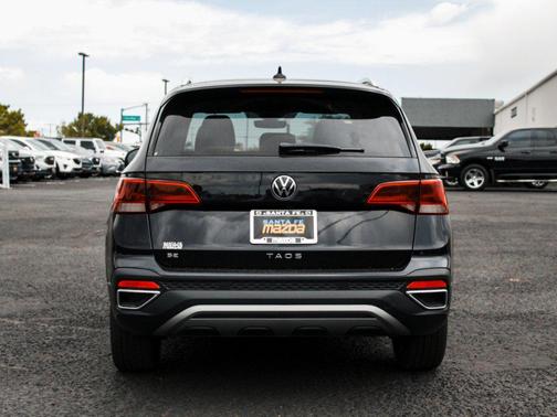 Deep Black Pearl 2024 Volkswagen Taos 1.5T SE