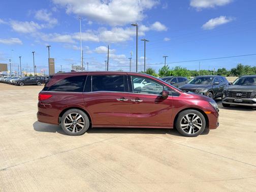 Deep Scarlet Pearl 2019 Honda Odyssey Elite