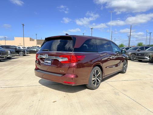 Deep Scarlet Pearl 2019 Honda Odyssey Elite