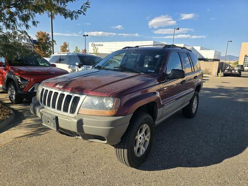 Red 2000 Jeep Grand Cherokee Laredo 4WD
