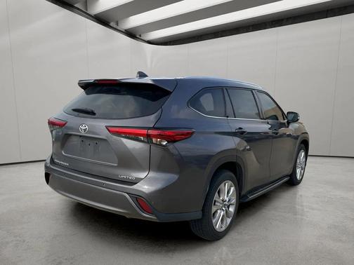 Magnetic Gray Metallic 2021 Toyota Highlander Limited