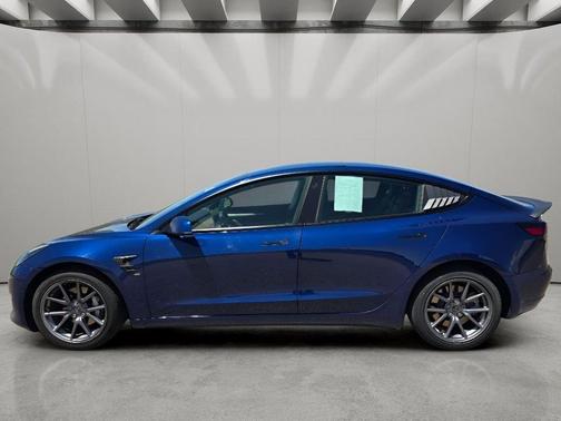 Deep Blue Metallic 2022 Tesla Model 3 Standard Range