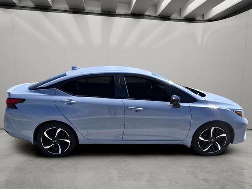 Gray Sky Pearl 2024 Nissan Versa 1.6 S