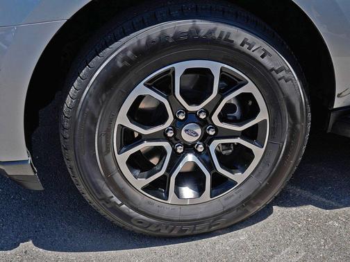 ICONIC SILVER METALLIC 2024 Ford Expedition XLT