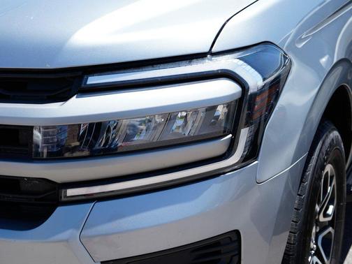 ICONIC SILVER METALLIC 2024 Ford Expedition XLT