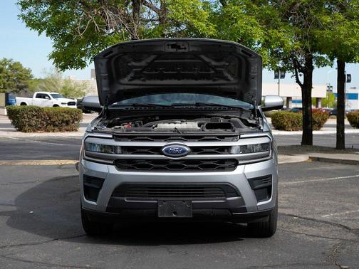 ICONIC SILVER METALLIC 2024 Ford Expedition XLT