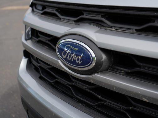 ICONIC SILVER METALLIC 2024 Ford Expedition XLT