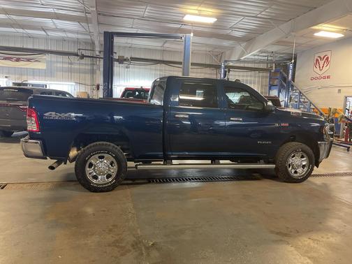 2022 RAM 2500 Tradesman Crew Cab 4x4 6'4' Box
