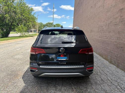 Deep Black Pearl 2023 Volkswagen Taos 1.5T SE
