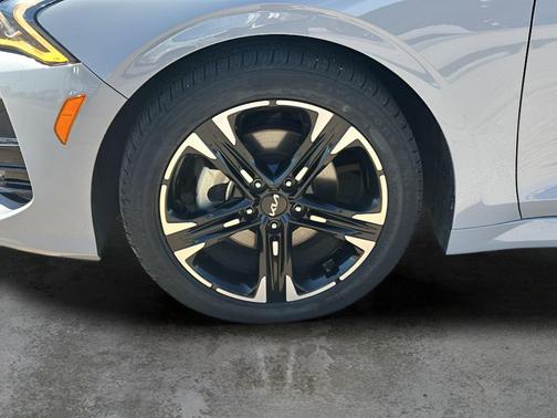 Wolf Gray 2024 Kia K5 GT-Line