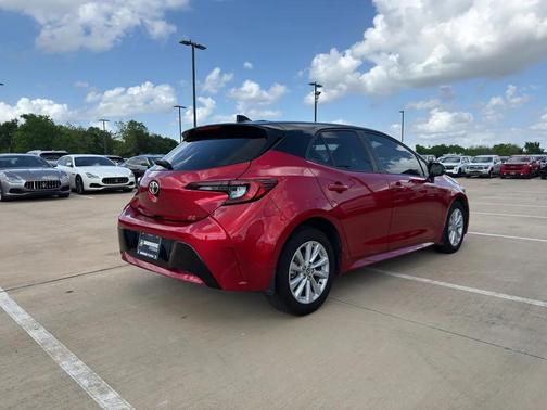 Finish Line Red/Midnight Black Metallic 2025 Toyota Corolla SE