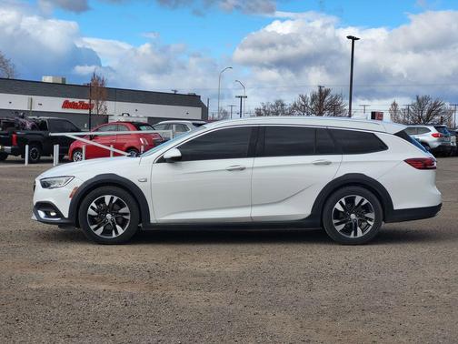 2019 Buick Regal TourX AWD Essence