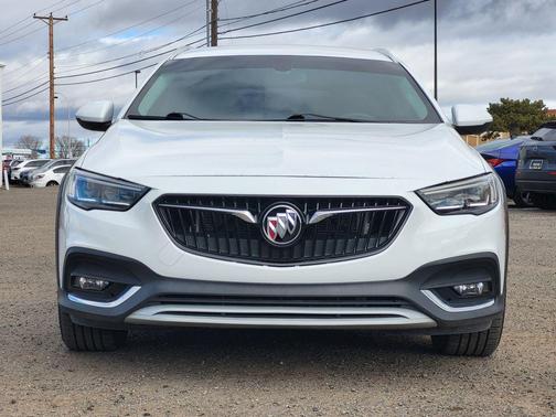 2019 Buick Regal TourX AWD Essence