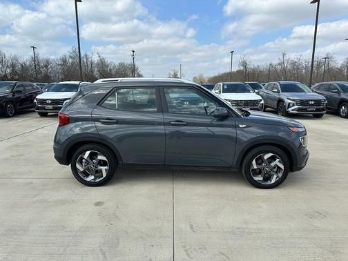 2024 Hyundai VENUE SEL