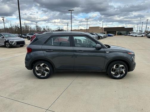 2024 Hyundai VENUE SEL