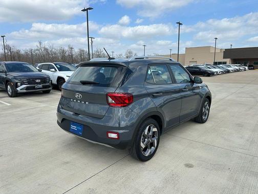 2024 Hyundai VENUE SEL