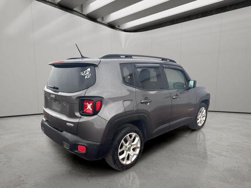 Granite Crystal Metallic Clearcoat 2017 Jeep Renegade Latitude