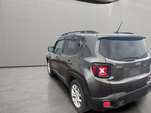 Granite Crystal Metallic Clearcoat 2017 Jeep Renegade Latitude