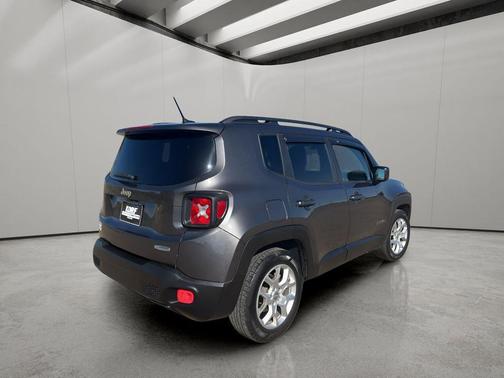 Granite Crystal Metallic Clearcoat 2017 Jeep Renegade Latitude