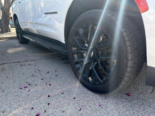 Summit White 2022 Chevrolet Suburban LS