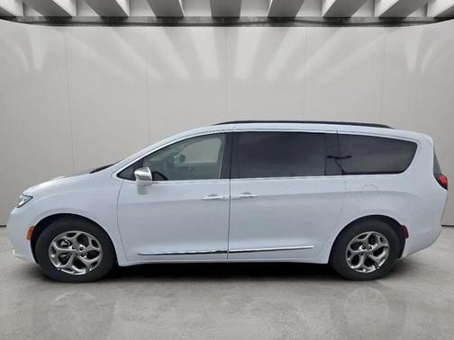 Bright White Clearcoat 2022 Chrysler Pacifica Limited