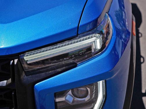 Dynamic Blue Metallic 2023 GMC Canyon Elevation