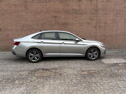 Pyrite Silver Metallic 2024 Volkswagen Jetta 1.5T SE