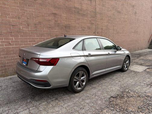 Pyrite Silver Metallic 2024 Volkswagen Jetta 1.5T SE