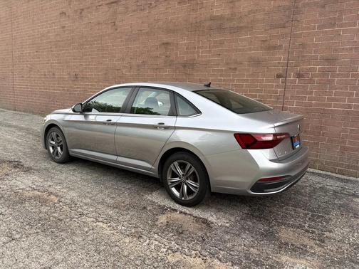 Pyrite Silver Metallic 2024 Volkswagen Jetta 1.5T SE