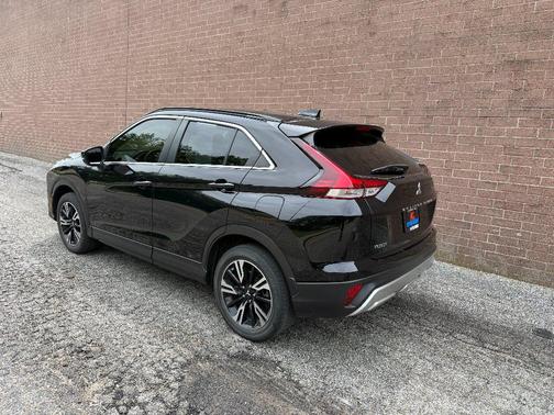 Labrador Black Pearl 2023 Mitsubishi Eclipse Cross SE