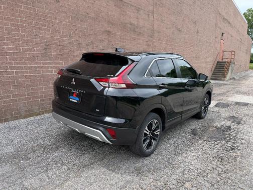 Labrador Black Pearl 2023 Mitsubishi Eclipse Cross SE