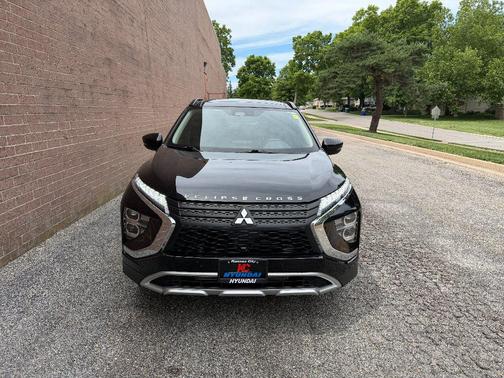 Labrador Black Pearl 2023 Mitsubishi Eclipse Cross SE