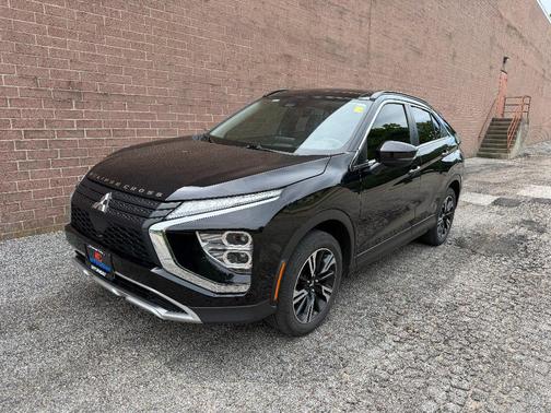 Labrador Black Pearl 2023 Mitsubishi Eclipse Cross SE