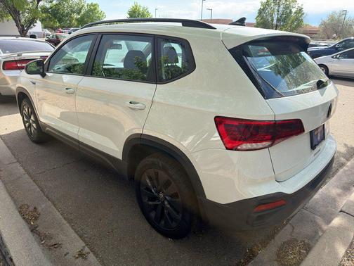 Pure White 2022 Volkswagen Taos 1.5T S