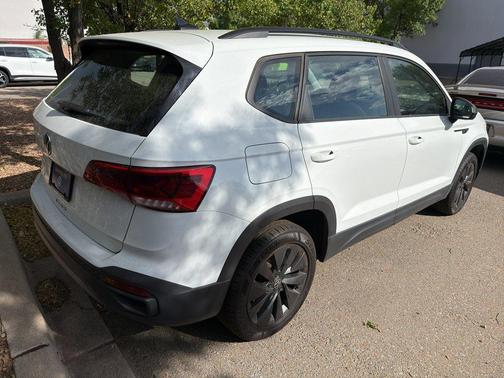 Pure White 2022 Volkswagen Taos 1.5T S