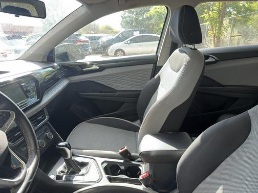 Pure White 2022 Volkswagen Taos 1.5T S