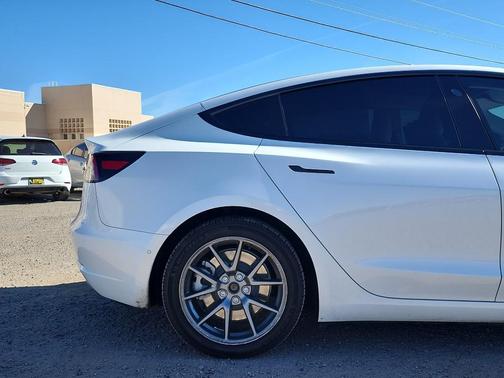2022 Tesla Model 3 Standard Range