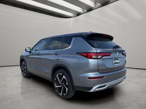 Mercury Gray Metallic 2023 Mitsubishi Outlander SE 2.5 2WD