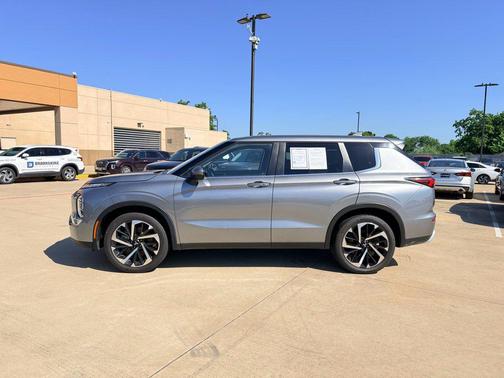 Mercury Gray Metallic 2023 Mitsubishi Outlander SE 2.5 2WD